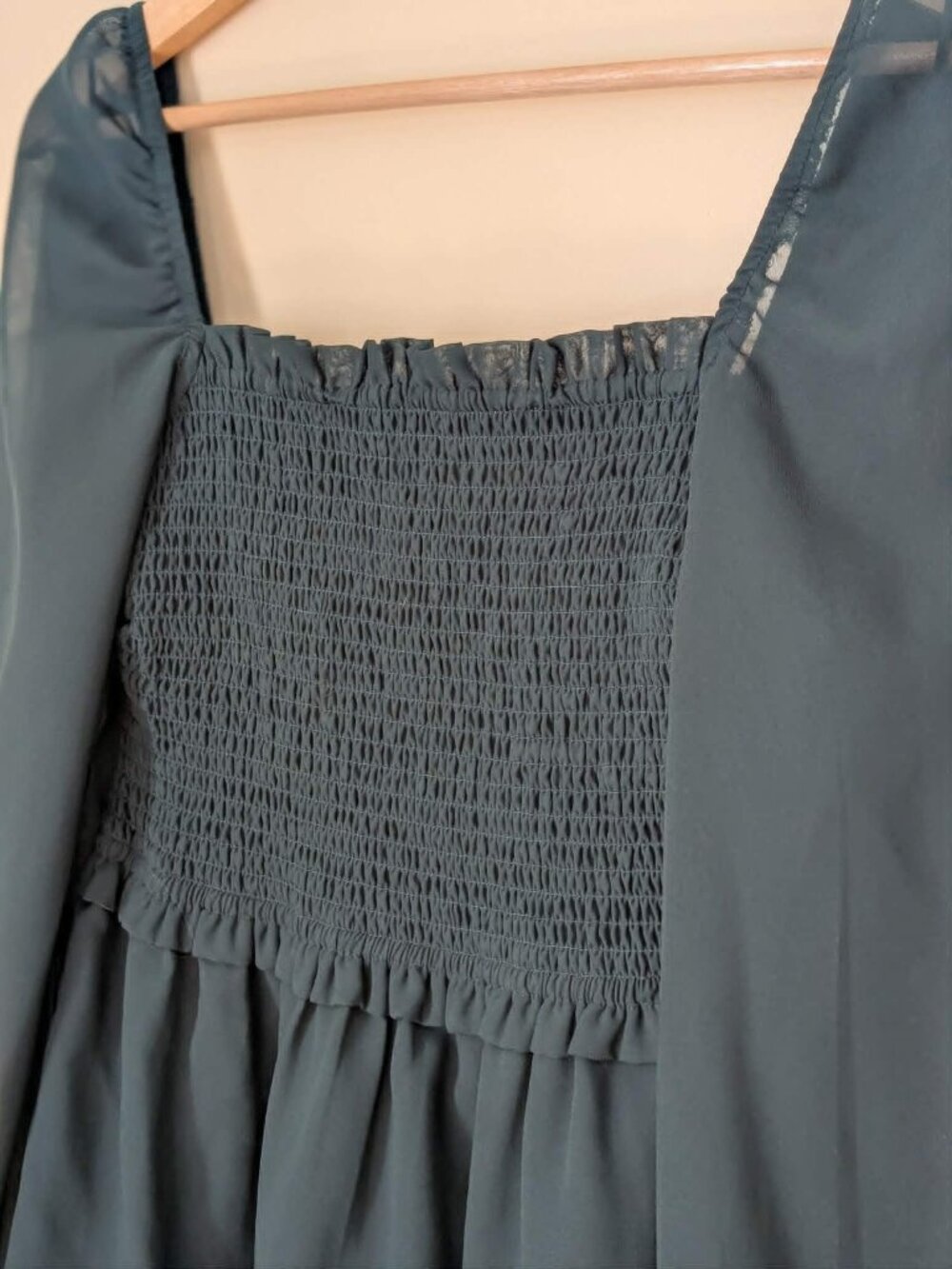 Gorgeous emerald green dress, size small